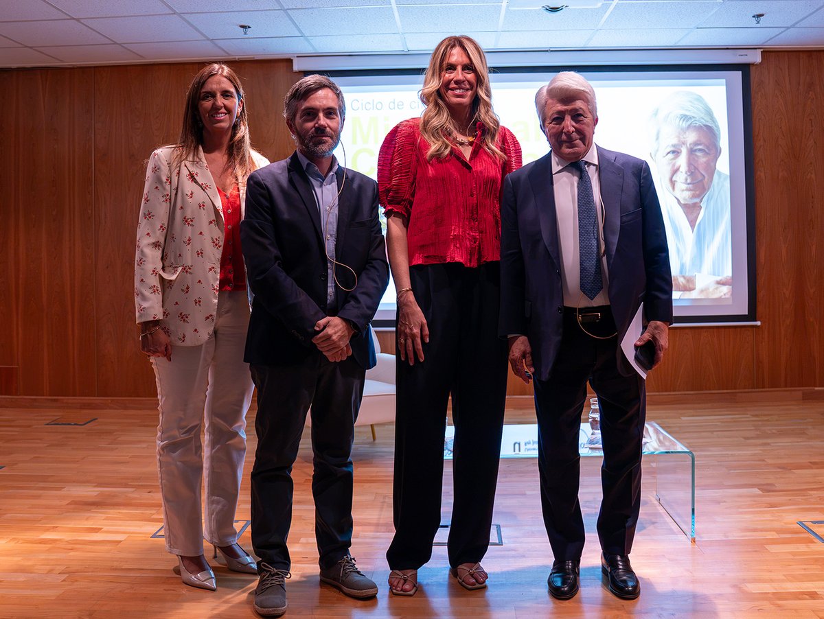 FlixOle's tweet photo. Ayer comenzó el ciclo "Miradas del Cine Español", organizado por el Ayuntamiento de Pozuelo de Alarcón junto a la Cátedra FlixOlé-URJC, con la proyección de 'El pisito' y la presencia de Enrique Cerezo. 

Puedes consultar el resto de proyecciones aquí ➡️ https://t.co/VtldZjbFnF https://t.co/q6Xzbq8ivP