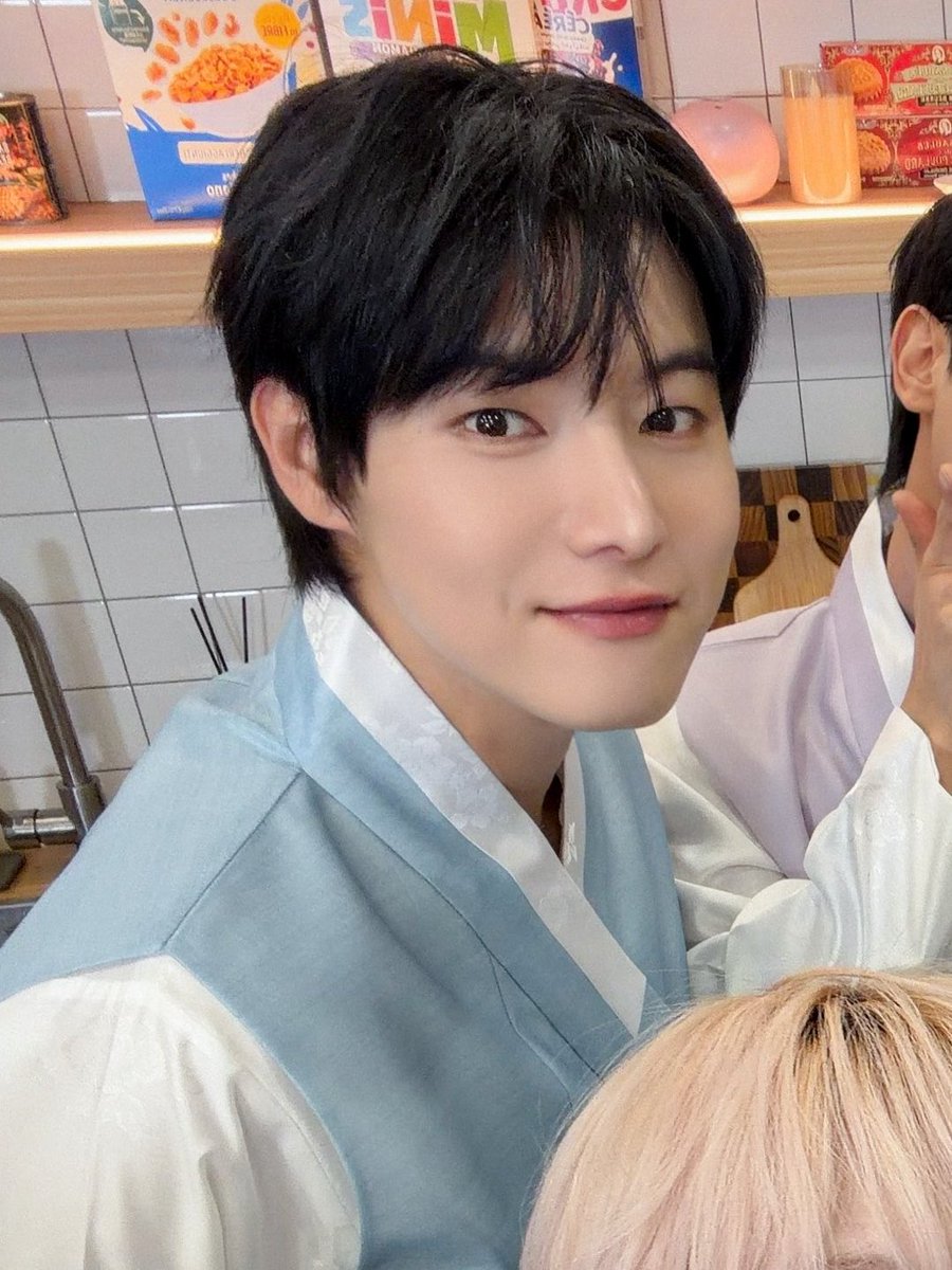 3amdor2's tweet photo. 엄청잘생겻네요 반햇어요 https://t.co/b0S324rWaC