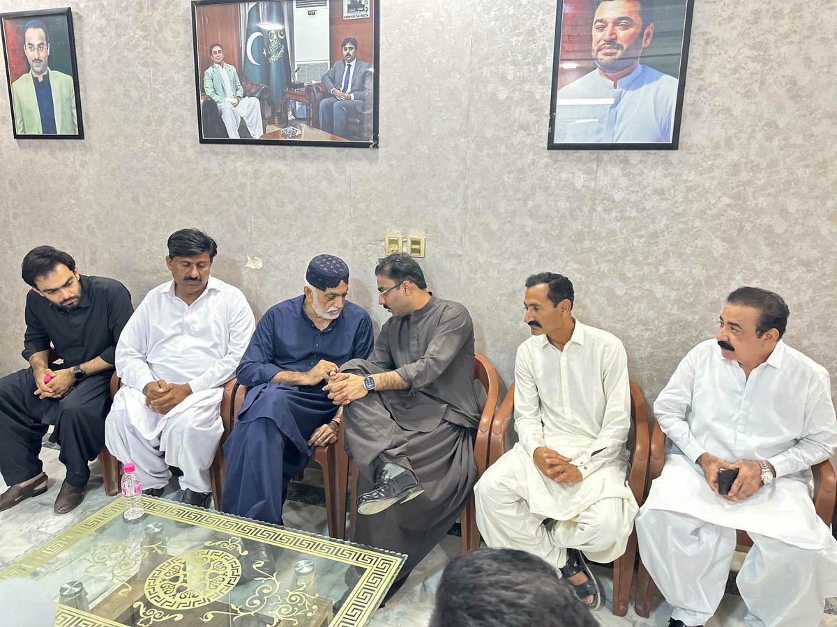 QumberZawar's tweet photo. Today 25_09_2026
#PPPP Young Leader
#Mr #Bilal #Khan #Shoro sb, Meet with Party Workers, Voters & Local Residents and Solved their Problems at #ShoraHousePS60 #Hyderabad
@BBhuttoZardari @jamkhanshoro @AAliZardari @KashifShoroPPP @bilalshoro376 https://t.co/WJ6Fy6n1iK