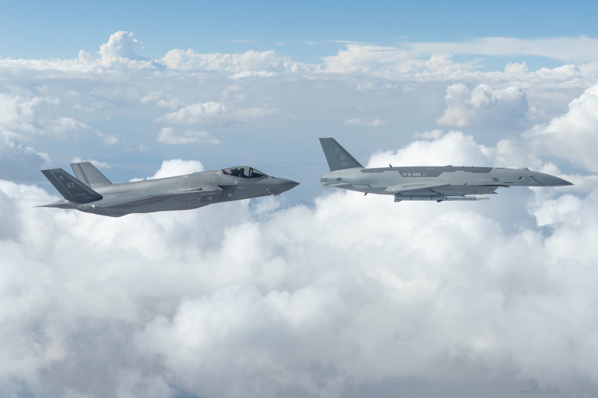 Drone_Wars_'s tweet photo. The U.S. Air Force has taken delivery of its first two Collaborative Combat Aircraft at Creech Air Force Base, Nevada, the Department of the Air Force said on 24 September.

Airmen are already flying Fury. ACC will work out how the uncrewed jets fight beside F-35s and the future F-47. Each CCA is expected to cost about one-third of an F-35A. Fury is roughly half an F-16.

July brought a second Agile Combat Employment drill at Creech and an AIM-120 shot from a YFQ-44A. GA paused flights after a crash earlier this year, then resumed.

Both Increment 1 designs were ordered into production on 17 June — FQ-42A and FQ-44A — four months early. The service wants 150-plus by 2030 and has asked for $1 billion in FY27 buy money plus $1.4 billion to develop. Split and unit price were not given. Northrop’s Increment 2 path is already tagged YFQ-48A.

Photo Credits: Anduril
#USAF #CCA #Anduril #Fury #GeneralAtomics #Vengeance #Creech #DefenseNews