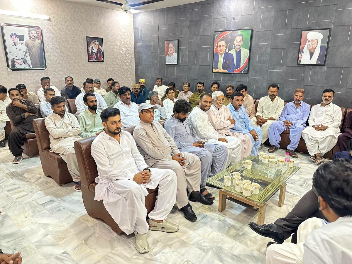 QumberZawar's tweet photo. Today 25_09_2026
#PPPP Young Leader
#Mr #Bilal #Khan #Shoro sb, Meet with Party Workers, Voters & Local Residents and Solved their Problems at #ShoraHousePS60 #Hyderabad
@BBhuttoZardari @jamkhanshoro @AAliZardari @KashifShoroPPP @bilalshoro376 https://t.co/WJ6Fy6n1iK