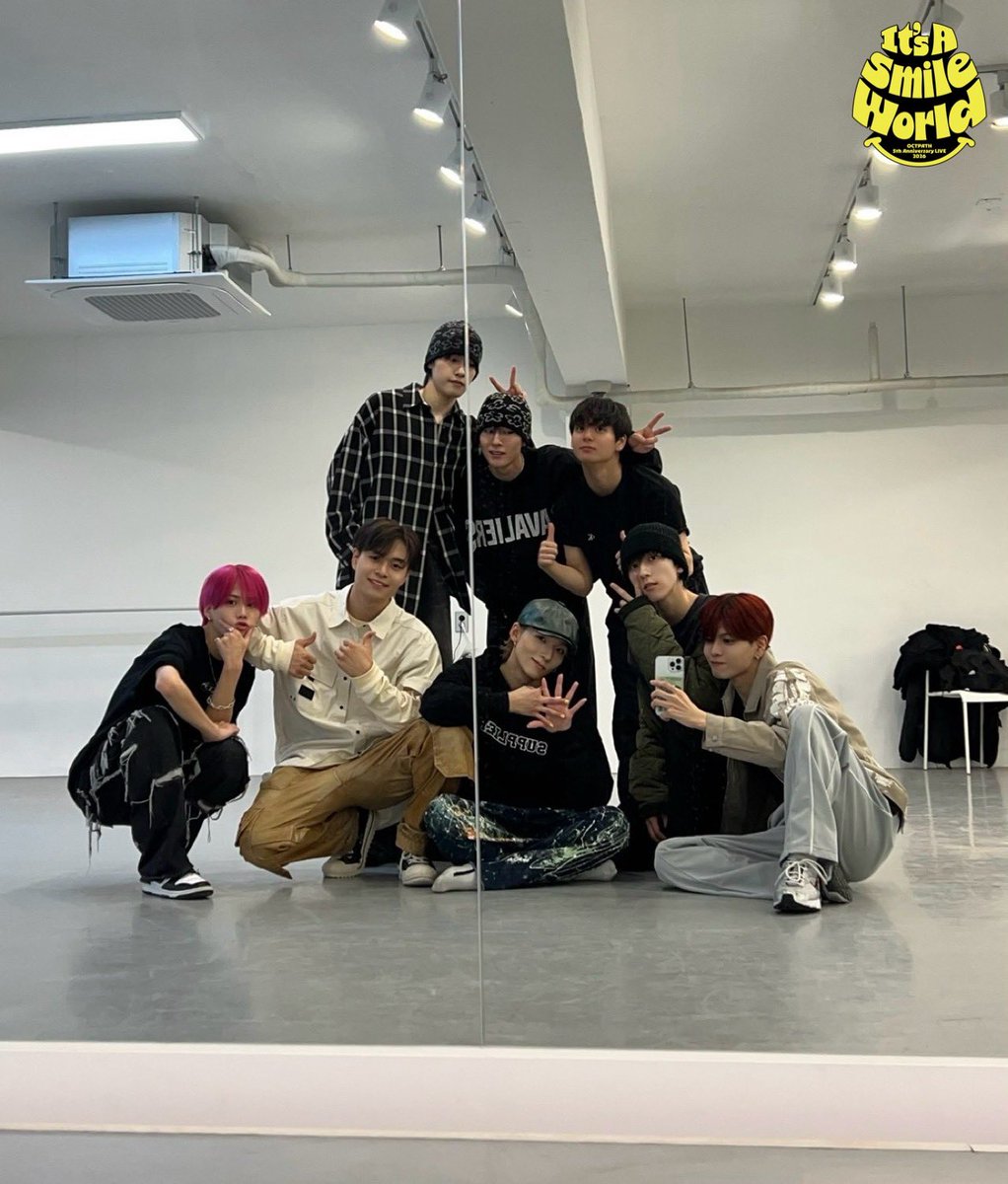 OCTPATHofficial's tweet photo. ＼ It’s A Smile World まであと55日 ☺︎ ／

今日からライブ当日まで毎日
OCTPATHの5年間を振り返る
懐かしいオフショットをお届け📸✨

5年間のいろんな瞬間を振り返りながら
一緒に11月19日を迎えましょう☺︎

🎪公演概要
『OCTPATH 5th Anniversary LIVE 2026
-It’s A Smile World-』
11月19日(木)
17:30開場 / 18:30開演
📍立川ステージガーデン

チケット先着先行受付中!!🎫
https://t.co/EhwdUJ8WJN

#OCTPATH
#OCTPATH_SmileWorld
