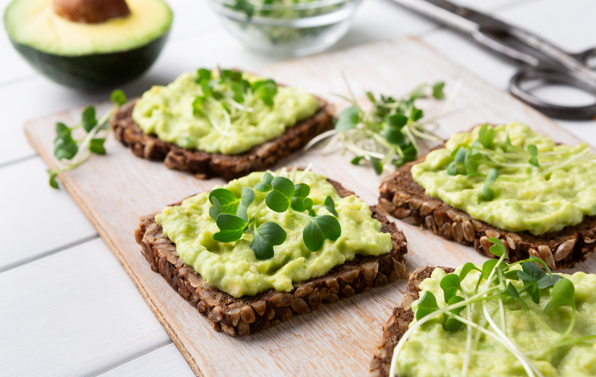 RaffiEckert's tweet photo. Just had a cozy home-cooked breakfast: toast with soft avocado and a side of cherry tomatoes. Perfect start to a slow Sunday!， https://t.co/WC4nQubYaC