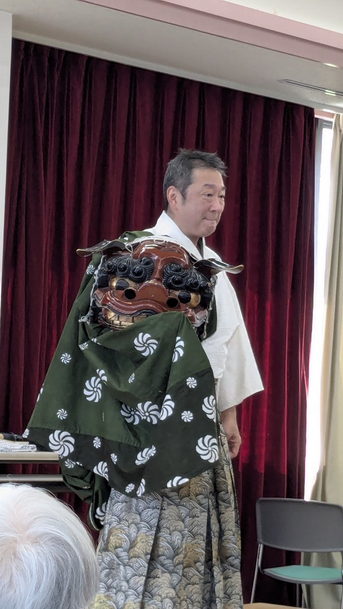 cotton412408's tweet photo. ��のうはお店を途中閉めて獅子舞を観に行かせてもらいました(^^)
（近所のデイサービスに侵入）
（ナイスなタイミングで現れたいさおさんを誘拐する）

とても楽しかったです🥳
豊来屋さん
ありがとうございました

（自由すぎ喫茶cotton） https://t.co/A839CE5YsW