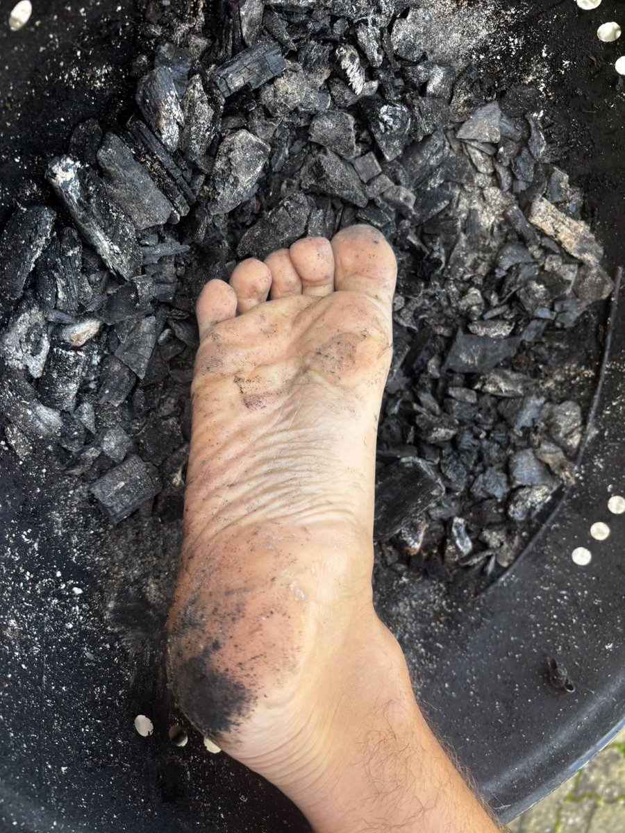 footzilla08's tweet photo. A ce quil paraît c’est bon pour la peau ...non? https://t.co/fVksICXMcU