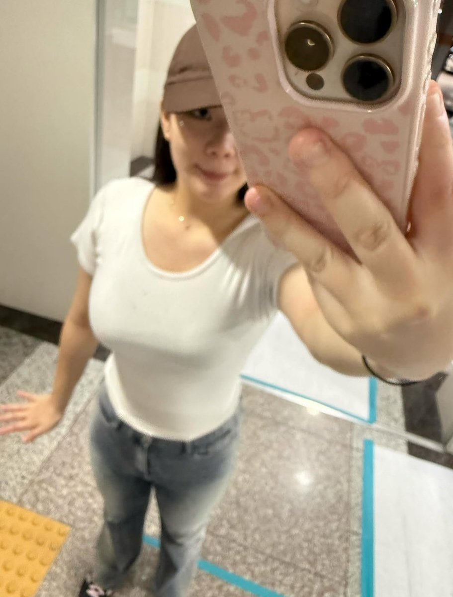 3abm5's tweet photo. #지인능욕 #지인박제
진예주 https://t.co/GbL2Y3FHRc