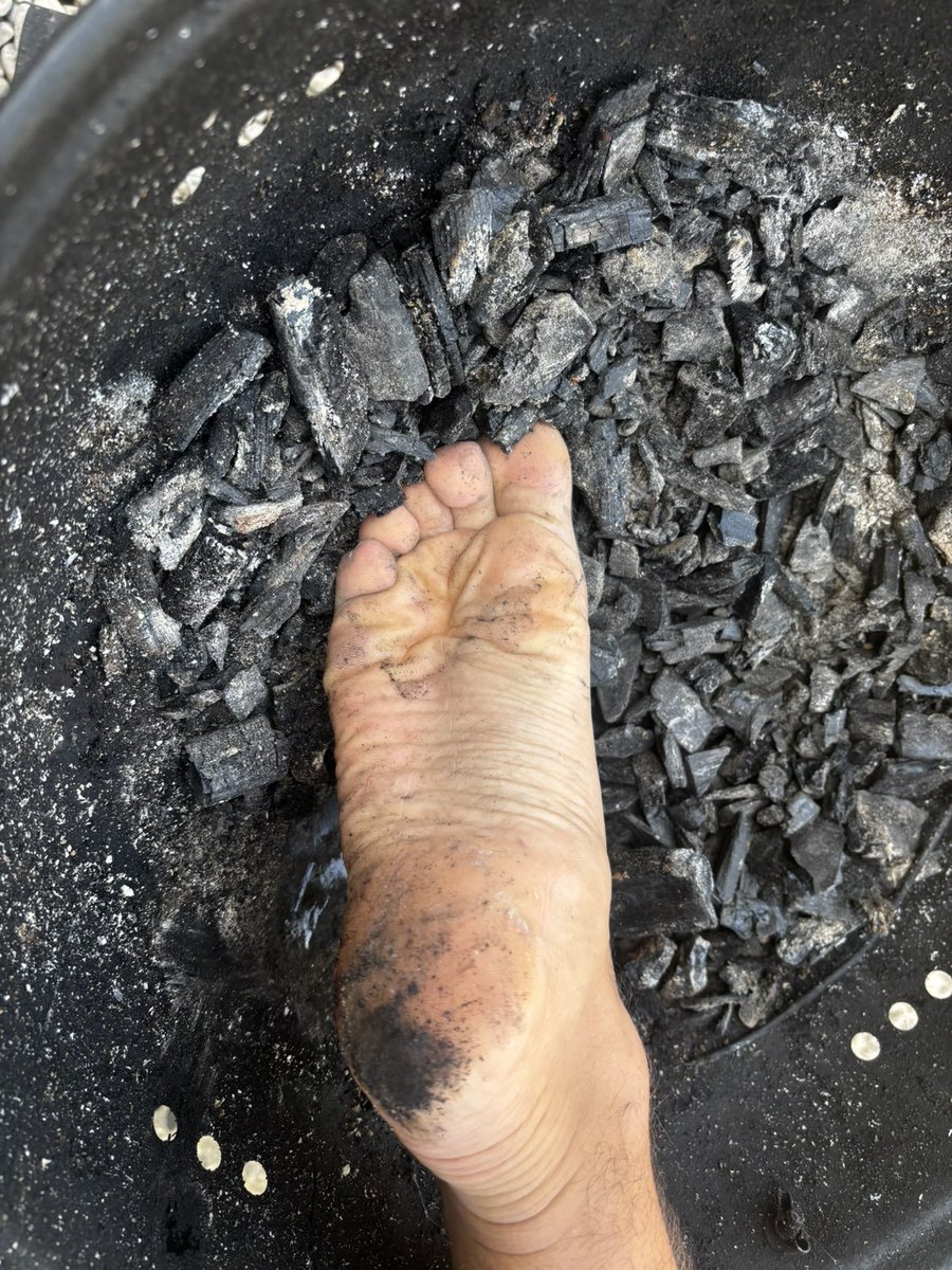 footzilla08's tweet photo. A ce quil paraît c’est bon pour la peau ...non? https://t.co/fVksICXMcU