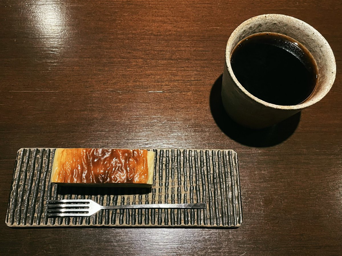 cheese_eng_cafe's tweet photo. 9/23 Today’s Cafe
＊COFFEE 葵

☕️ HAND DRIP
Guatemala / Medium-Dark Roast
🧀 Baked Cheesecake

Barのような落ち着いた隠れ家カフェ☕️
飲みやすいコーヒーと、
優しい味のチーズケーキ。

店員さんともお話できて、
しあわせ時間でした😌✨

#COFFE_葵 #カフェ #虎ノ門 
#白砂糖・小麦粉不使用 https://t.co/7gcMsPDRNw