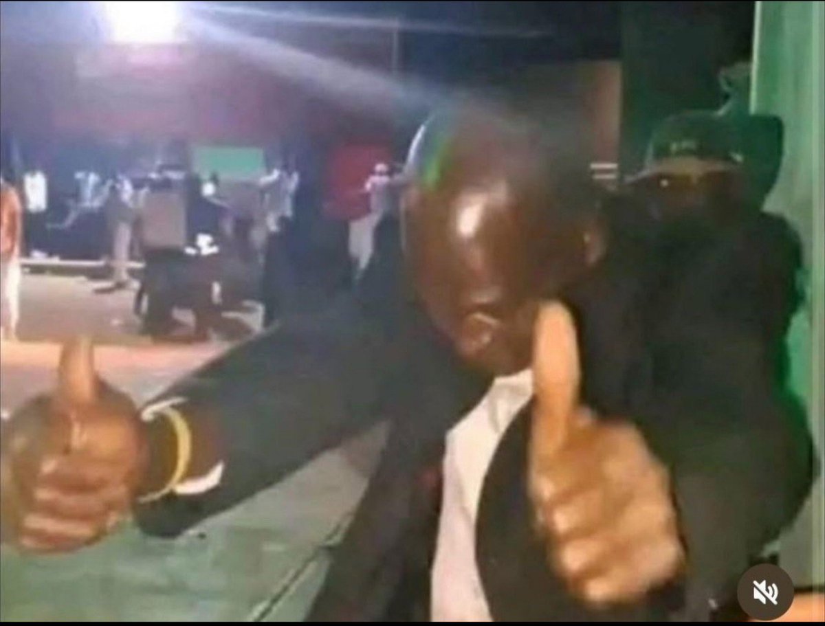 fellah_2's tweet photo. "Acha ni nunue kitanda second hand ni save Pesa"

Kunguni: https://t.co/SM1jY8nMzD