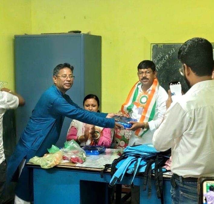 Tusarkumarmaju1's tweet photo. আজ পানপাড়া প্রাথমিক বিদ্যালয়ে পরিদর্শনে গিয়ে শিক্ষক-শিক্ষিকা ও সকলের সঙ্গে সুন্দর সময় কাটালাম। শিশুদের সুন্দর ভবিষ্যৎ গড়ার লক্ষ্যে শিক্ষার পরিবেশ আরও সমৃদ্ধ হোক—এই কামনা।
@SuvenduWB
#Pandua #Education #PrimaryEducation #JanSeva #Development https://t.co/yZEzXssEfi