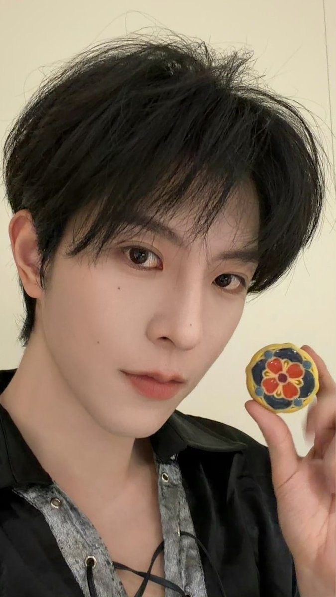0rangeFair's tweet photo. 260925 weibo

Reunion 🌕
Happy Mid-Autumn Festival to everyone! 🎑

#XingQiu #EliotHuang #KipukaQiu #HuangXing #QiuDingjie #XYQQJ #黄星 #邱鼎杰 https://t.co/7ZIM8SJlJQ