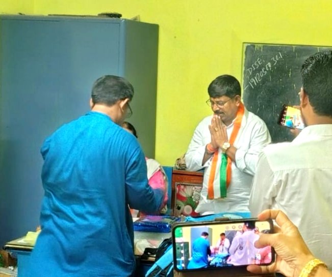 Tusarkumarmaju1's tweet photo. আজ পানপাড়া প্রাথমিক বিদ্যালয়ে পরিদর্শনে গিয়ে শিক্ষক-শিক্ষিকা ও সকলের সঙ্গে সুন্দর সময় কাটালাম। শিশুদের সুন্দর ভবিষ্যৎ গড়ার লক্ষ্যে শিক্ষার পরিবেশ আরও সমৃদ্ধ হোক—এই কামনা।
@SuvenduWB
#Pandua #Education #PrimaryEducation #JanSeva #Development https://t.co/yZEzXssEfi