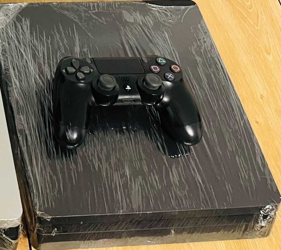 koftownboy's tweet photo. PS4 with 8games
Fc 27
Far Cry 6
GTA V 
Shadow of the Tomb Raider
Ghost of Tsushima 
Sleeping dogs 
Mortal kombat 
Crash racing
¢3,000 https://t.co/lipS9NChA5