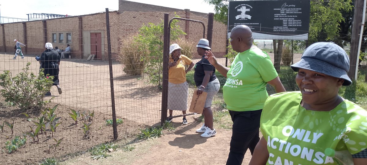 SedibengActions's tweet photo. Emfuleni Mayoral campaign taking place in ward 26. Present is Rev Caleb Dhlamini  and Tholakele Mbewe.##voteactionsa  @Funzi_Ngobeni @EvelynMondlana @NtsaphoMadyibi @AdviceChumaT https://t.co/RySBoOH00Z