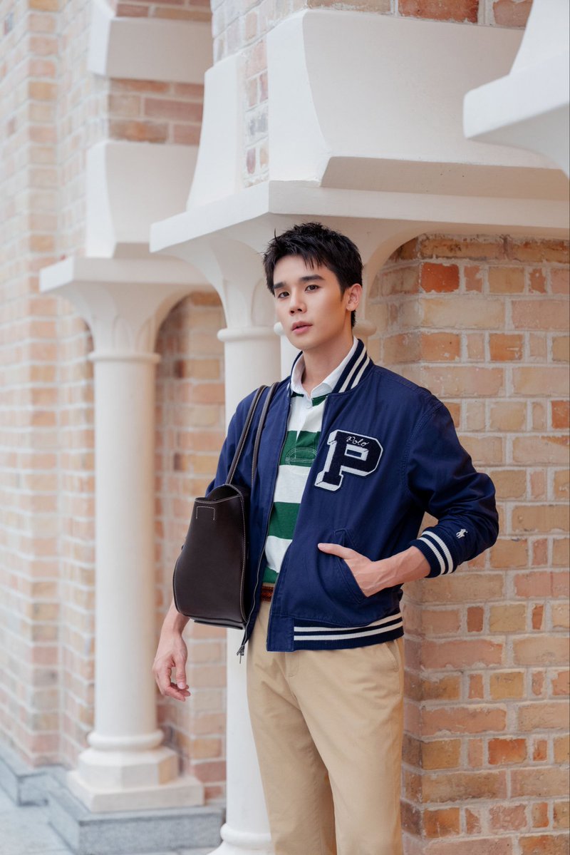 holidayfluffymt's tweet photo. คนหล่อ กระเป๋าเท่ เหมาะสมกันจริง ๆ 💜👜

#RalphLaurenMY #ThePoloBlaze 
#PoloRalphLauren @RalphLauren 
#jimmyyjp @jimmyyjp_ https://t.co/cioxJcscXJ
