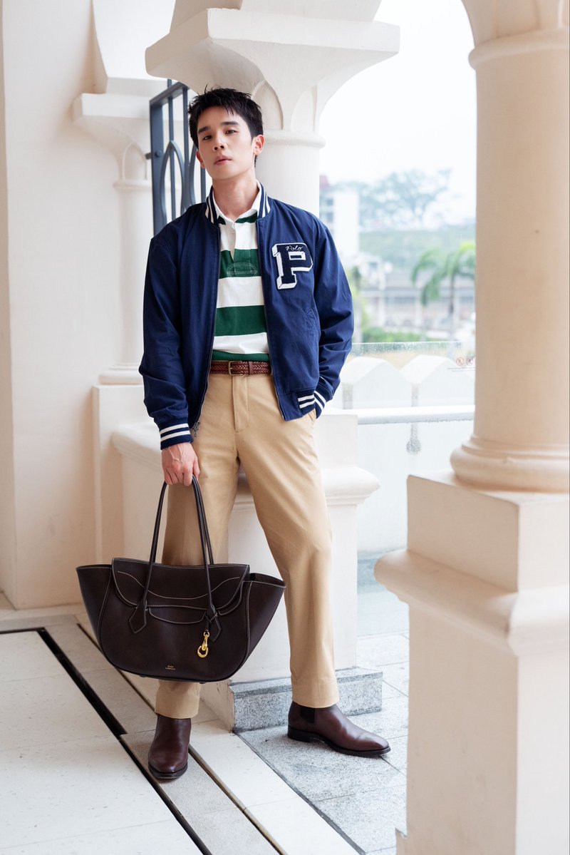 holidayfluffymt's tweet photo. คนหล่อ กระเป๋าเท่ เหมาะสมกันจริง ๆ 💜👜

#RalphLaurenMY #ThePoloBlaze 
#PoloRalphLauren @RalphLauren 
#jimmyyjp @jimmyyjp_ https://t.co/cioxJcscXJ