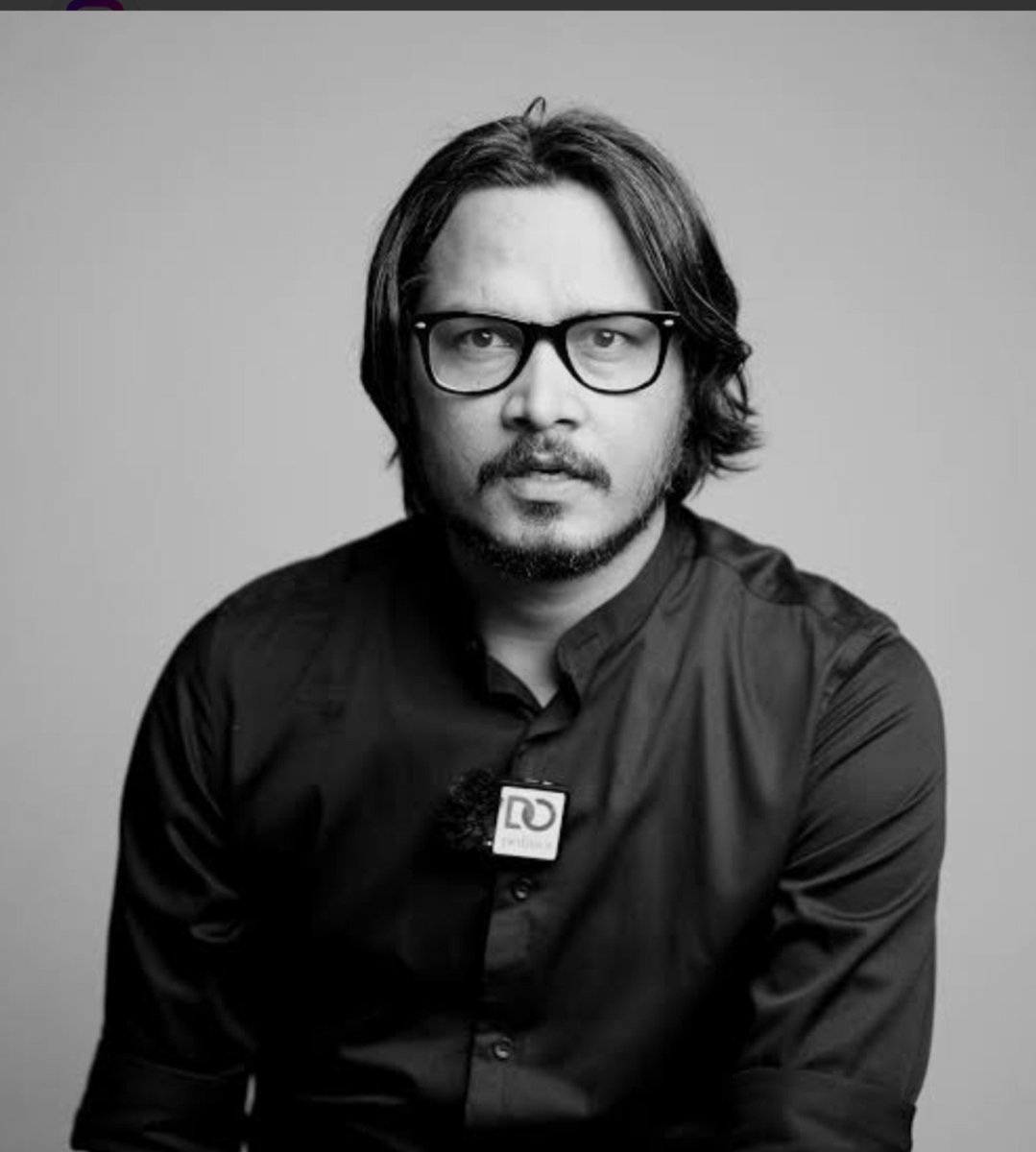 thorodinson07's tweet photo. अगर Matthew VanDyke पर भी SC/ST Act का केस लगा होता, तब शायद उसे पता चलता कि हमारे देश का कानून कितना "कठोर" है। 🤡

Armed groups को drone warfare की ट्रेनिंग देने के NIA आरोप, restricted area में घुसने का मामला - यह सब तो छोटे मोटे अपराध है, तो उसको फिर 30 दिन अमेरिका जाने की इजाज़त मिल गई।

लेकिन अगर @ajeetbharti के जैसे उसने भी एक वीडियो में अपनी बहन की रक्षा के लिए कुछ बोल दिया होता, तो आज वो भी  SC/ST Act में  जमानत के लिए कोर्ट के चक्कर काट रहा होता 

क्योंकि भारत में reservation सिर्फ नौकरी-कॉलेज में नहीं…
जमानत की सुविधा में भी है। 🤡