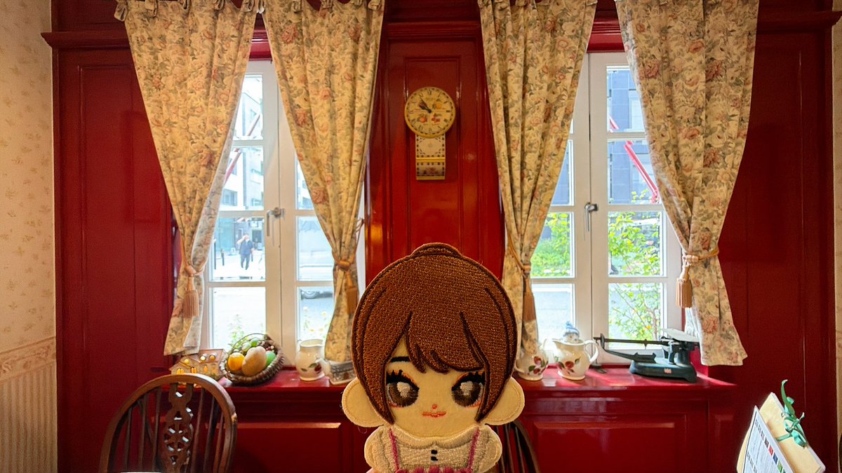 trpg_you's tweet photo. 気になってたかへ行ってきた！かわいい〜ケーキもデカい
サンドイッチの量がえげつなかったから今度行くことがあれば強靭な胃の持ち主と共に行きたい https://t.co/7Ps90PEZ4v