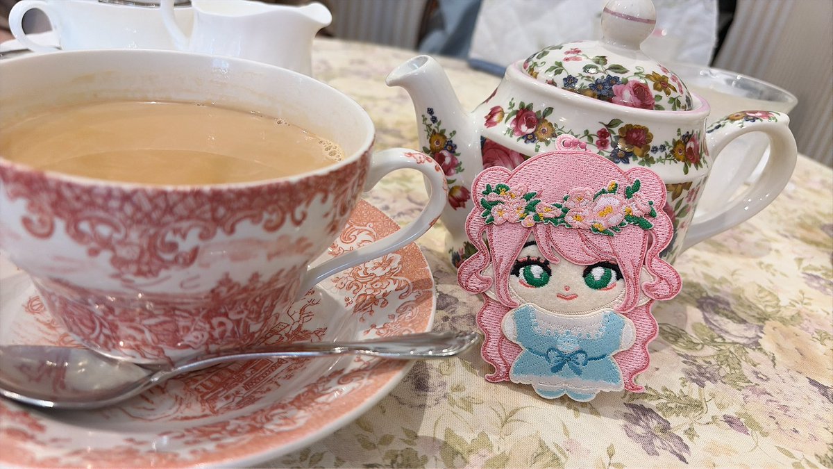 trpg_you's tweet photo. 気になってたかへ行ってきた！かわいい〜ケーキもデカい
サンドイッチの量がえげつなかったから今度行くことがあれば強靭な胃の持ち主と共に行きたい https://t.co/7Ps90PEZ4v