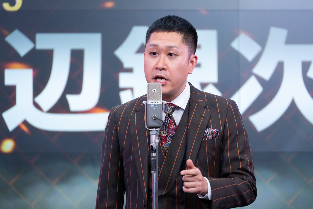 mandan_MBS's tweet photo. ┏━━ 🗣️ 漫談中ショット公開 📸 ━━┓
　　　　　　  【𝗔ブロック】
　　　　渡辺銀次（ドンデコルテ）
┗━━━━━━━━━━━━━━━━┛
radikoタイムフリーは明日9/26(土)まで📻💥
👉https://t.co/p2bPC85W2b

#漫談王決定戦 https://t.co/aTGOjT92Gw