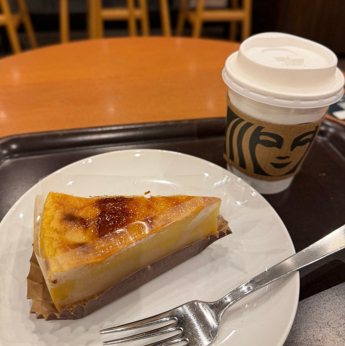 tomo_aroo's tweet photo. 再販されてたから食べにきた🍠 https://t.co/mJfhzfClCC