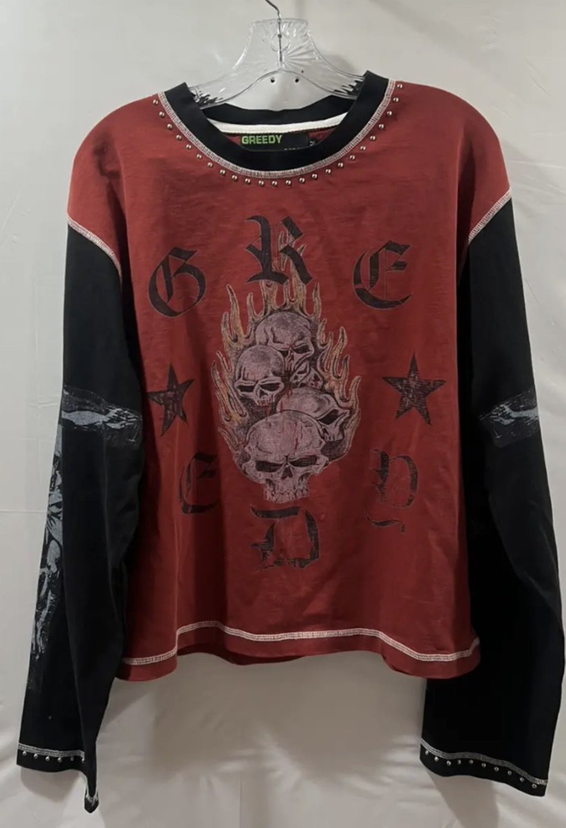 90spinktears's tweet photo. OF COURSE his long-sleeve had greedy printed on in all caps. luke hemmings i know what you are ugh https://t.co/D9aIxPqb9h