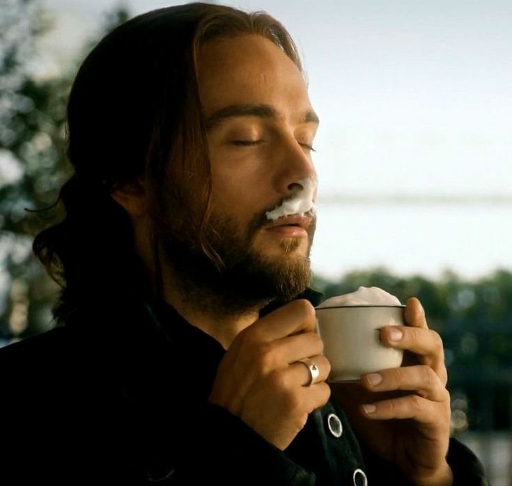 SouthernPamela's tweet photo. #MisonFingersFriday #TomMison @littlione @virtue2 @GoldCntry_Laura @GloGruffudd @hoggard_sharon Good morning girls, beautiful sunny Fall day , 74° light wind.  Wishing you all a beautiful day &amp; a fabulous weekend  !! https://t.co/B73INPGM42