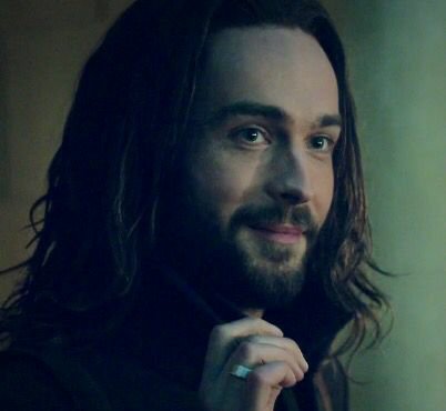 SouthernPamela's tweet photo. #MisonFingersFriday #TomMison @littlione @virtue2 @GoldCntry_Laura @GloGruffudd @hoggard_sharon Good morning girls, beautiful sunny Fall day , 74° light wind.  Wishing you all a beautiful day &amp; a fabulous weekend  !! https://t.co/B73INPGM42