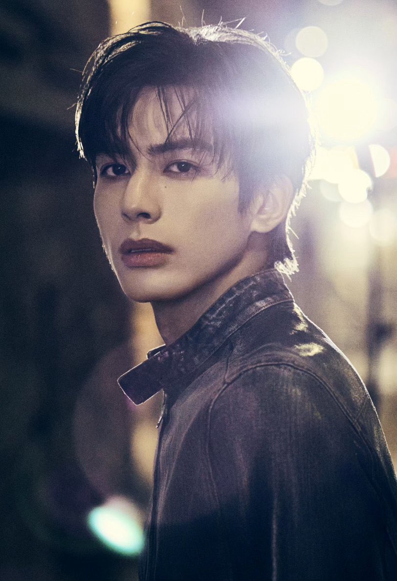 songwaylong's tweet photo. 다른 사진 다 씹탑 같아 보이는데 이 사진... ㄴㅁ 처연해보이고 좋네...// https://t.co/RMV5d1AEHT