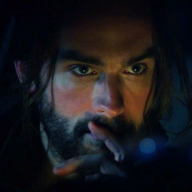 SouthernPamela's tweet photo. #MisonFingersFriday #TomMison @littlione @virtue2 @GoldCntry_Laura @GloGruffudd @hoggard_sharon Good morning girls, beautiful sunny Fall day , 74° light wind.  Wishing you all a beautiful day &amp; a fabulous weekend  !! https://t.co/B73INPGM42