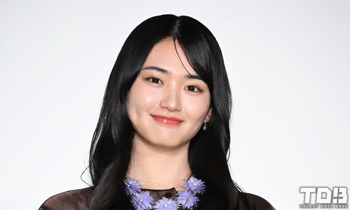 talent_databank's tweet photo. 『我々は宇宙人』初日舞台挨拶

櫻坂46・山﨑天、誕生日サプライズでケーキ＆似顔絵のプレゼントに大喜び！21歳の抱負は“落ち着き”と人生の先輩からアドバイスも！

▼詳細はこちら
https://t.co/ylGLkihRSR

#我々は宇宙人 #山﨑天 #櫻坂46 https://t.co/xMhNeYNRt8