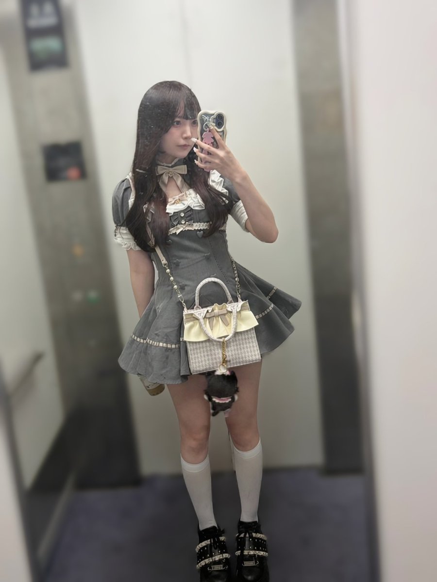 N9Omw's tweet photo. 鏡きたないけど服かわいー😻 https://t.co/dz7nqkk53A