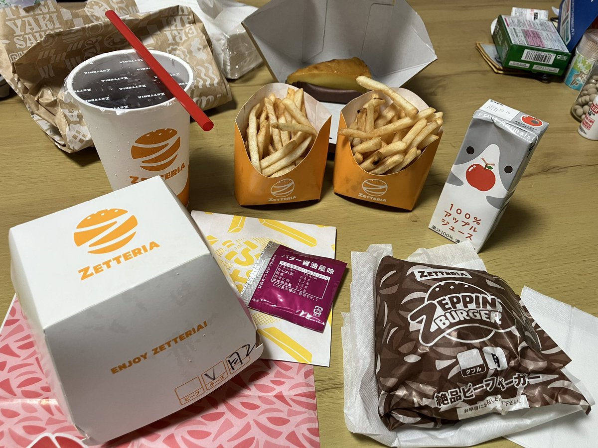 tamasanMGF's tweet photo. 今日は中秋の名月なのでお月見(バーガー)♪ https://t.co/7LW9xIXxz5