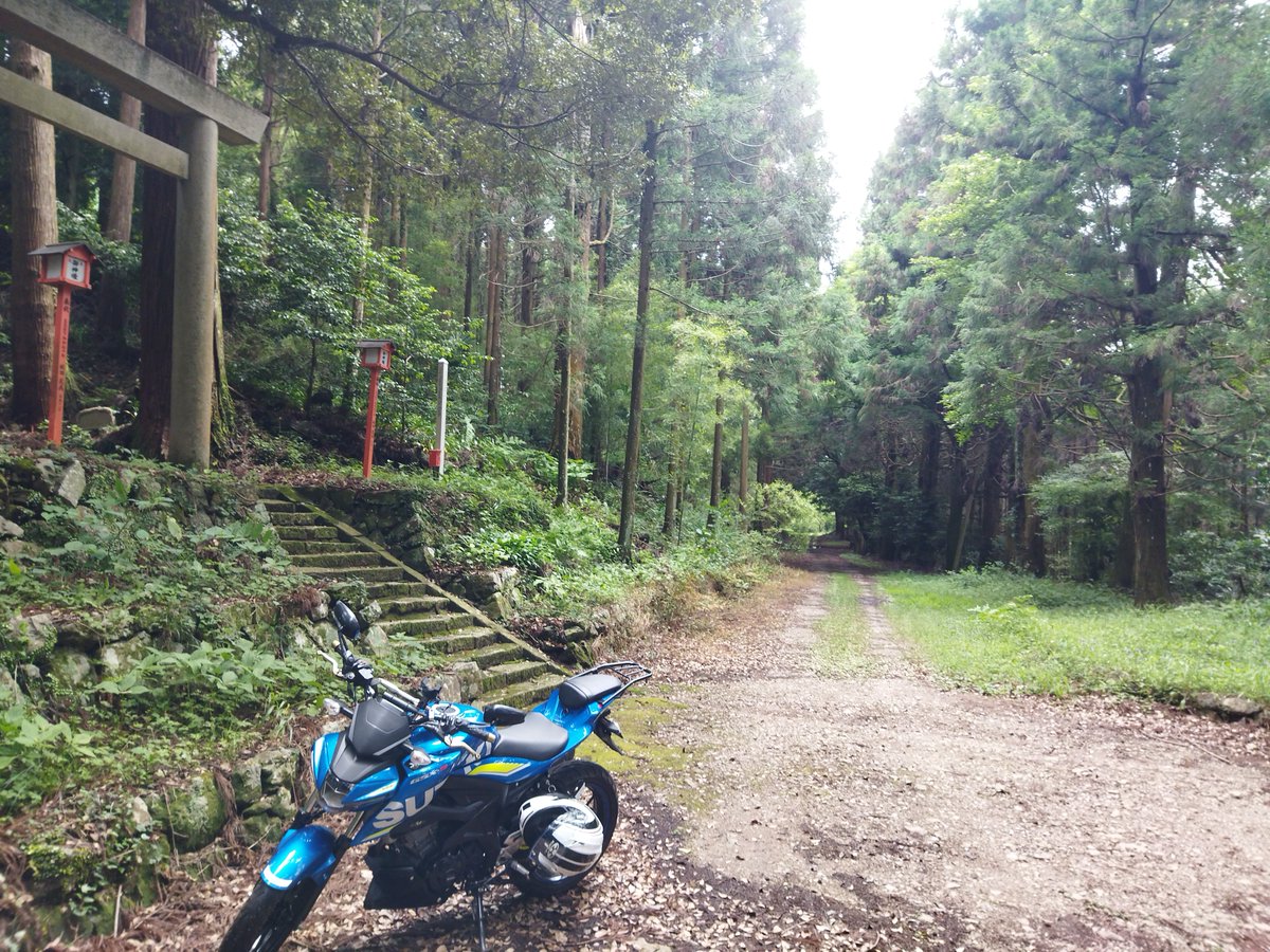 jiro_jitta's tweet photo. あった😄
#これを見た人は愛車の背景が鳥居の画像を貼れ https://t.co/c9cpRCmy27