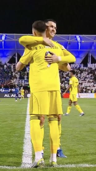 saeedalhelal's tweet photo. كارهي النصر يفضلون الحمدان ويطالبون بمشاركته على حساب رونالدو مهاجم منتخب البرتغال وهداف المنتخبات التاريخي.. وفي المنتخب يهاجمون الحمدان ويطالبون بإبعاده🤷🏻‍♂️ https://t.co/1laqYQzV5t