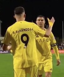 saeedalhelal's tweet photo. كارهي النصر يفضلون الحمدان ويطالبون بمشاركته على حساب رونالدو مهاجم منتخب البرتغال وهداف المنتخبات التاريخي.. وفي المنتخب يهاجمون الحمدان ويطالبون بإبعاده🤷🏻‍♂️ https://t.co/1laqYQzV5t