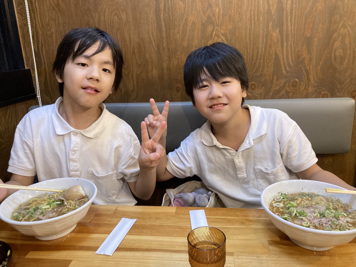 cicichi817's tweet photo. 今日はデイ早退して
兄's🐯🐼念願のオムたすへ🍜
最後に滑り込みで来れてよかった😆

#オムタス https://t.co/ILA0FSdyTl