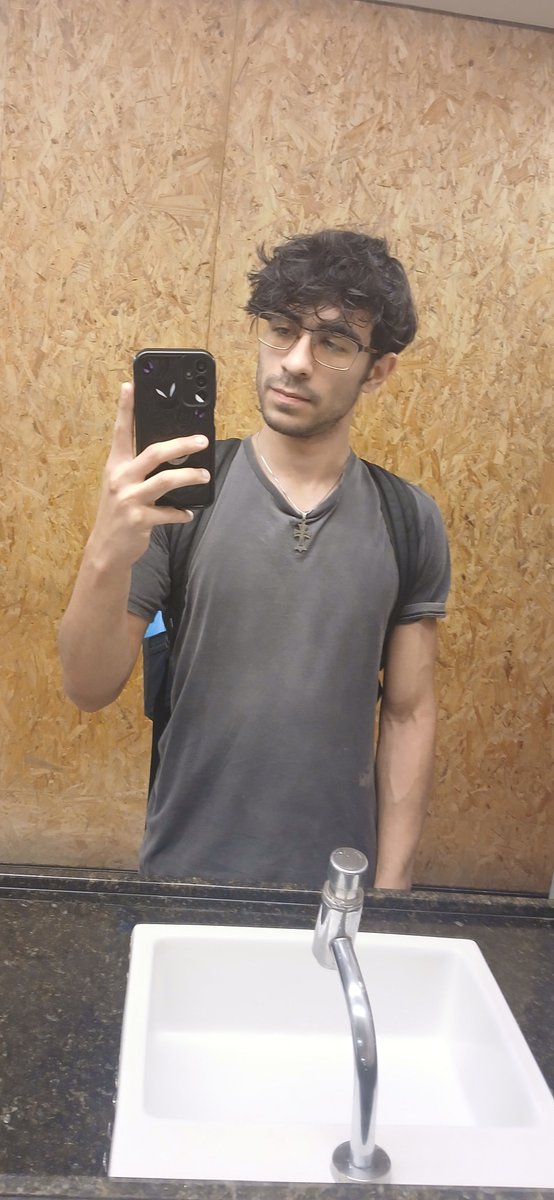 Zangsjr's tweet photo. Por algum motivo aumentou o número de "padrão" vindo falar comigo no amarelinho https://t.co/MMOS1h0Wpn