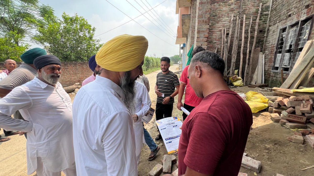 AAPPunjab's tweet photo. ਡੋਰ-ਟੂ-ਡੋਰ ਜਨ ਸੰਪਰਕ ਮੁਹਿੰਮ- ਦਸੂਹਾ 

ਕਿਸੇ ਸਰਕਾਰ ਦੀਆਂ ਸਹੂਲਤਾਂ ਉਦੋਂ ਹੀ ਸਫ਼ਲ ਹੁੰਦੀਆਂ ਹਨ ਜਦੋਂ ਉਹ ਆਮ ਪਰਿਵਾਰਾਂ ਦੇ ਜੀਵਨ ਵਿੱਚ ਸੁਧਾਰ ਲਿਆਉਣ ਅਤੇ ਹਲਕਾ ਇੰਚਾਰਜ ਕਰਮਬੀਰ ਘੁੰਮਣ ਵੱਲੋਂ ਦਸੂਹਾ ਵਾਸੀਆਂ ਨਾਲ਼ ਜਨ ਸੰਪਰਕ ਦੌਰਾਨ ਲੋਕਾਂ ਵੱਲੋਂ ਦਿੱਤੇ ਹੁੰਗਾਰੇ ਨੇ ਮਾਨ ਸਰਕਾਰ ਦੇ 4 ਸਾਲਾਂ ਦੀ ਮਿਹਨਤ ਦੀ ਕਾਮਯਾਬੀ ਦਾ ਸਬੂਤ ਦਿੱਤਾ। ਮੁਫ਼ਤ ਬਿਜਲੀ, ਮੁਫ਼ਤ ਸਿਹਤ ਸੇਵਾਵਾਂ, ਮੁਫ਼ਤ ਬੱਸ ਯਾਤਰਾ ਤੇ ਵਧੀਆ ਸਿੱਖਿਆ ਵਰਗੀਆਂ ਪਹਿਲਕਦਮੀਆਂ ਨਾਲ਼ ਪਰਿਵਾਰਾਂ ਨੂੰ ਹਰ ਸਾਲ ਲੱਖਾਂ ਰੁਪਏ ਦੀ ਬਚਤ ਹੋਈ ਹੈ ਅਤੇ ਆਮ ਪਰਿਵਾਰ ਇਹਨਾਂ ਸਹੂਲਤਾਂ ਤੋਂ ਬਹੁਤ ਖ਼ੁਸ਼ ਹਨ।
