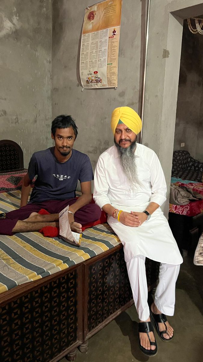 AAPPunjab's tweet photo. ਡੋਰ-ਟੂ-ਡੋਰ ਜਨ ਸੰਪਰਕ ਮੁਹਿੰਮ- ਦਸੂਹਾ 

ਕਿਸੇ ਸਰਕਾਰ ਦੀਆਂ ਸਹੂਲਤਾਂ ਉਦੋਂ ਹੀ ਸਫ਼ਲ ਹੁੰਦੀਆਂ ਹਨ ਜਦੋਂ ਉਹ ਆਮ ਪਰਿਵਾਰਾਂ ਦੇ ਜੀਵਨ ਵਿੱਚ ਸੁਧਾਰ ਲਿਆਉਣ ਅਤੇ ਹਲਕਾ ਇੰਚਾਰਜ ਕਰਮਬੀਰ ਘੁੰਮਣ ਵੱਲੋਂ ਦਸੂਹਾ ਵਾਸੀਆਂ ਨਾਲ਼ ਜਨ ਸੰਪਰਕ ਦੌਰਾਨ ਲੋਕਾਂ ਵੱਲੋਂ ਦਿੱਤੇ ਹੁੰਗਾਰੇ ਨੇ ਮਾਨ ਸਰਕਾਰ ਦੇ 4 ਸਾਲਾਂ ਦੀ ਮਿਹਨਤ ਦੀ ਕਾਮਯਾਬੀ ਦਾ ਸਬੂਤ ਦਿੱਤਾ। ਮੁਫ਼ਤ ਬਿਜਲੀ, ਮੁਫ਼ਤ ਸਿਹਤ ਸੇਵਾਵਾਂ, ਮੁਫ਼ਤ ਬੱਸ ਯਾਤਰਾ ਤੇ ਵਧੀਆ ਸਿੱਖਿਆ ਵਰਗੀਆਂ ਪਹਿਲਕਦਮੀਆਂ ਨਾਲ਼ ਪਰਿਵਾਰਾਂ ਨੂੰ ਹਰ ਸਾਲ ਲੱਖਾਂ ਰੁਪਏ ਦੀ ਬਚਤ ਹੋਈ ਹੈ ਅਤੇ ਆਮ ਪਰਿਵਾਰ ਇਹਨਾਂ ਸਹੂਲਤਾਂ ਤੋਂ ਬਹੁਤ ਖ਼ੁਸ਼ ਹਨ।