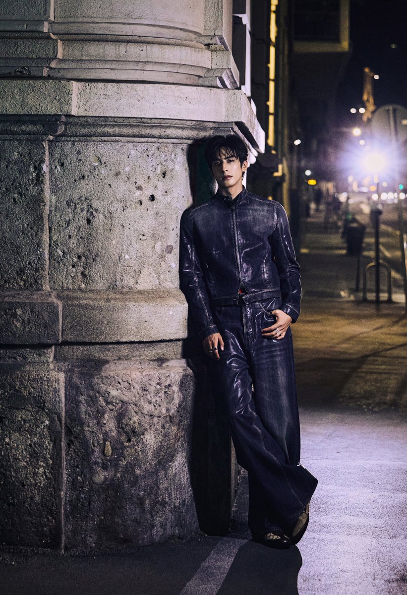ForCdrama's tweet photo. #SongWeilong for #GucciTheStoreShow Milan Fashion Week. https://t.co/noML7DIUDX