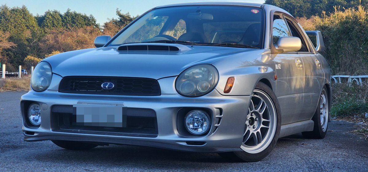 Kronos_Hyperion's tweet photo. 株式会社SUBARU 様へ

私はGDAを所有しています。

運転していてとても楽しく、長距離運転も疲れにくく、エンジンも頑丈でとてもいい車だと感じております。

しかし、なぜ御社はGDAのデザインをこれでゴーサイン出したのでしょうか？気になりすぎて仕事しかできません。 https://t.co/AT5Vg2o3PV