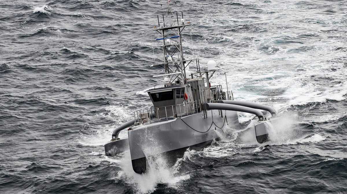 DefenseMirror's tweet photo. U.S. Navy Opens Robotic and Autonomous Systems Warfighting Development Center::

https://t.co/24h0VqjqlU

#USNavy #RASWDC #AutonomousSystems #UnmannedSystems #NavalWarfare #MilitaryTechnology #DefenseTechnology #Robotics #AI #MaritimeSecurity #AutonomousWarfare https://t.co/2aMTEUC9wU