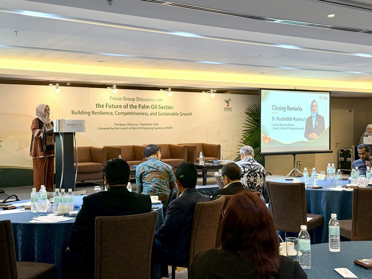 CPOPC_NET's tweet photo. Discussions addressed two strategic dimensions: external factors, including market fragmentation, trade barriers, market access, certification and traceability; and internal factors, including productivity, replanting, financing and the role of palm-based renewable energy. https://t.co/EzJ4qKHMQV