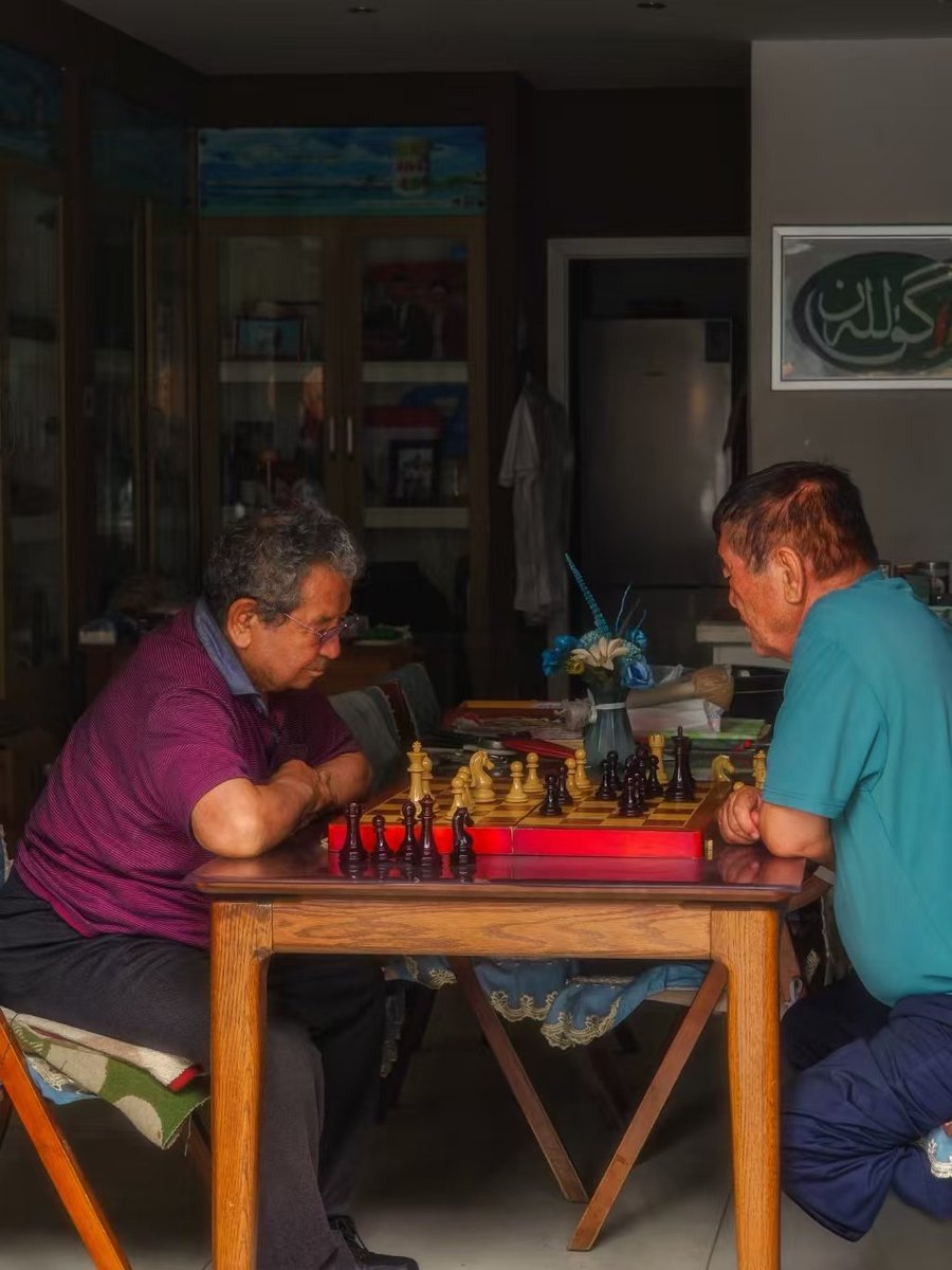 NingSu1527's tweet photo. 老人闲暇时对弈国际象棋 https://t.co/OTbD6rTGq3