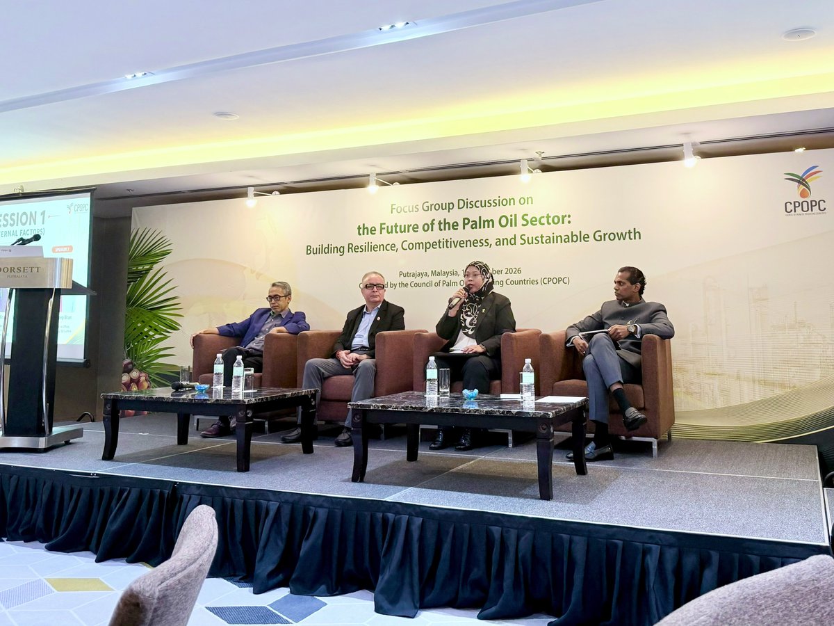 CPOPC_NET's tweet photo. Discussions addressed two strategic dimensions: external factors, including market fragmentation, trade barriers, market access, certification and traceability; and internal factors, including productivity, replanting, financing and the role of palm-based renewable energy. https://t.co/EzJ4qKHMQV