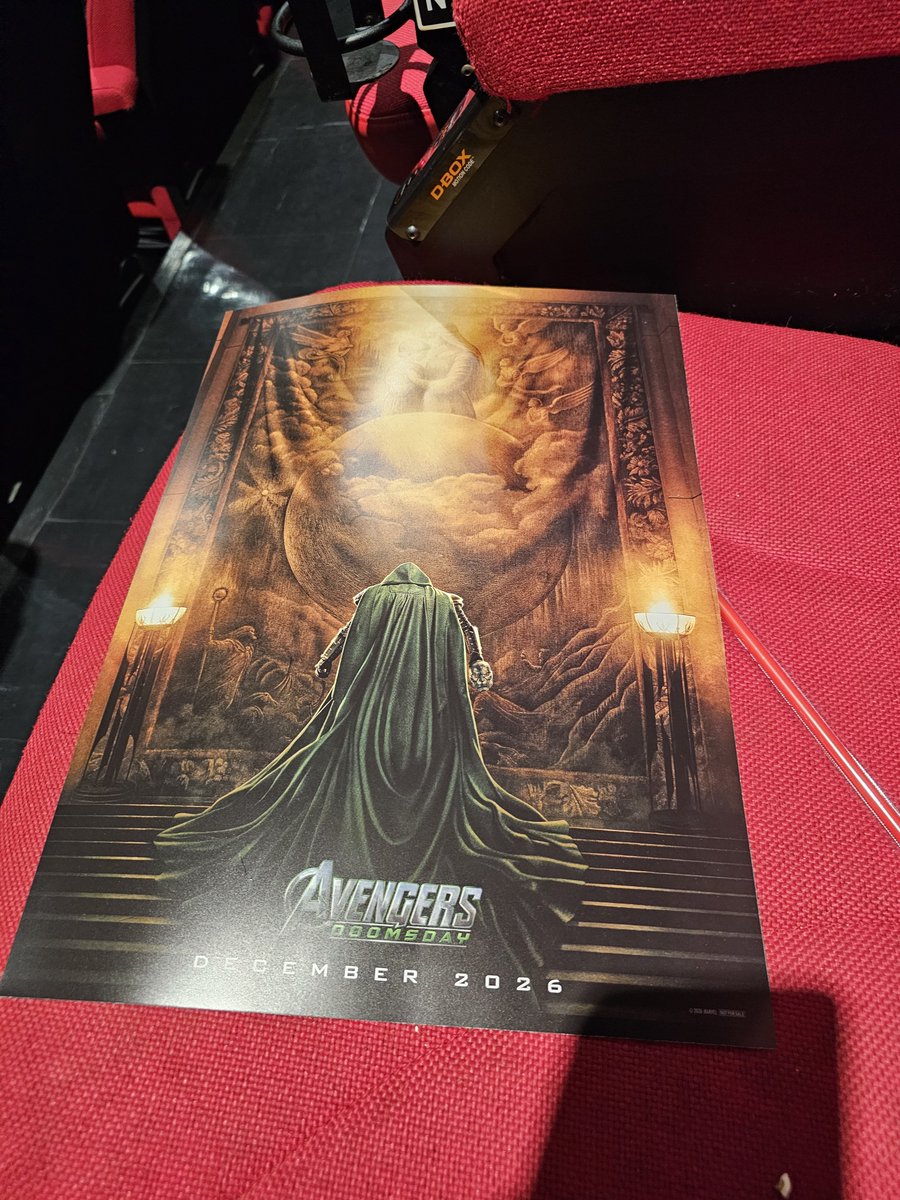 pisconor's tweet photo. アベンジャーズ/エンドゲーム・アンコール観にきて新作前の復習。
入場特典のA3両面ポスターも貰った。

#マーベル
#アベンジャーズ 
#エンドゲーム
#ドゥームズデイ 
#アンコール https://t.co/EURMtz4mCD
