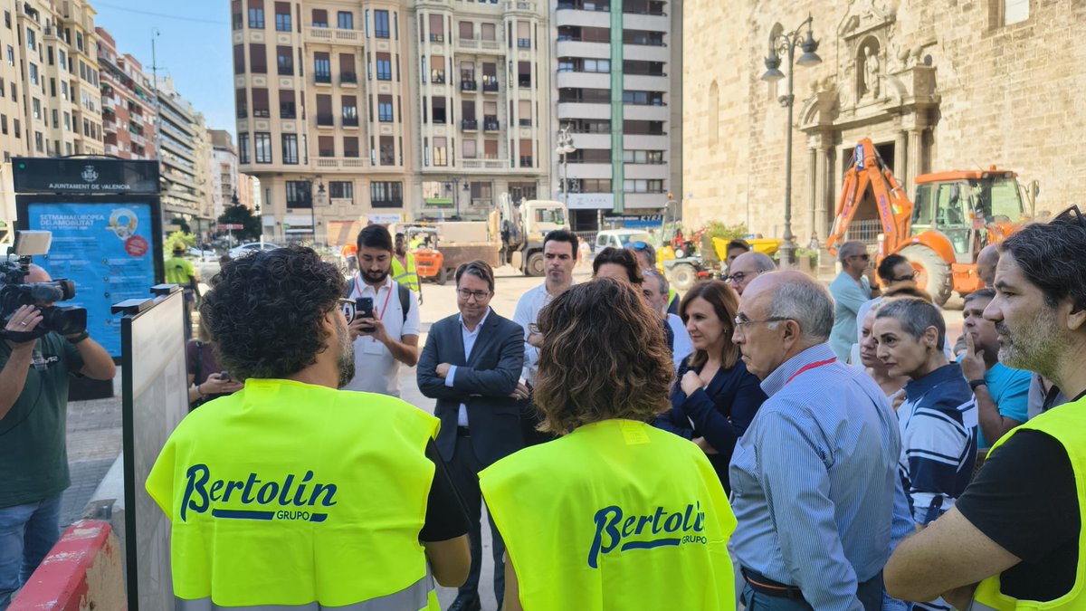grupobertolin's tweet photo. #GrupoBertolín inicia la reurbanización de la plaza de San Agustín, en València. Una actuación de más de 9.000 m² que ampliará el espacio peatonal y mejorará la accesibilidad, la movilidad y la funcionalidad de este enclave urbano.
#ObraCivil #Urbanización @AjuntamentVLC https://t.co/LtNpl8zLvD