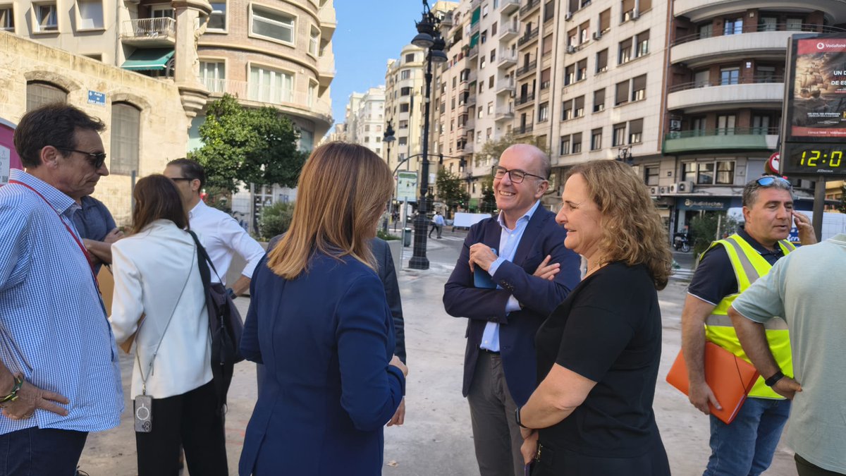 grupobertolin's tweet photo. #GrupoBertolín inicia la reurbanización de la plaza de San Agustín, en València. Una actuación de más de 9.000 m² que ampliará el espacio peatonal y mejorará la accesibilidad, la movilidad y la funcionalidad de este enclave urbano.
#ObraCivil #Urbanización @AjuntamentVLC https://t.co/LtNpl8zLvD
