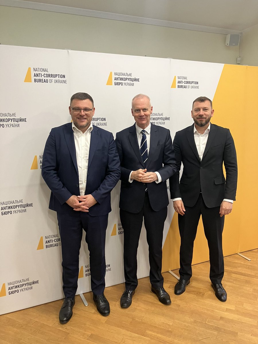 RugeBoris's tweet photo. Excellent meeting with #NABU Director Semen Kryvonos & #SAPO Head Oleksandr Klymenko. It is crucial to maintain & strengthen the independence of #Ukraine's anti-corruption institutions. #Germany will continue to support their work.
🇩🇪🇺🇦 https://t.co/oMgASBeSWm